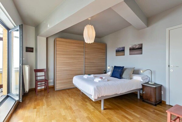 1 chambre, bureau, fer et planche à repasser, Wi-Fi