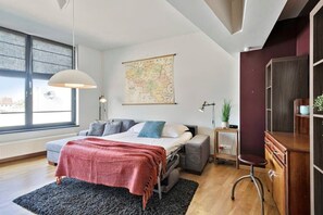 1 bedroom, desk, iron/ironing board, WiFi