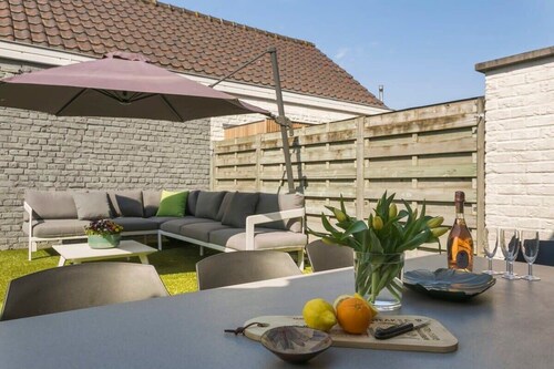 Casiola - Coastal summer-house with sunny garden