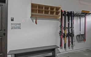 Interior - Welcome to Modern Mountain Lodge, a refined luxury townhome just minutes from Park City and Deer Valley. Set against a stunning mountain backdrop, this thoughtfully designed retreat blends modern comfort with a warm alpine aesthetic. (Kamas)