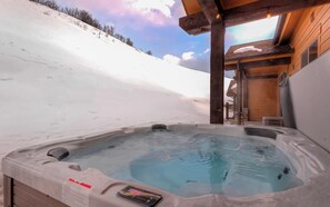 Tina de hidromasaje al aire libre