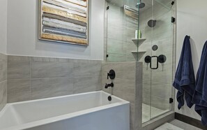 Hair dryer, towels - Welcome to Modern Mountain Lodge, a refined luxury townhome just minutes from Park City and Deer Valley. Set against a stunning mountain backdrop, this thoughtfully designed retreat blends modern comfort with a warm alpine aesthetic. (Kamas)
