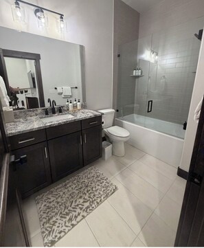 Hair dryer, towels - Welcome to Modern Mountain Lodge, a refined luxury townhome just minutes from Park City and Deer Valley. Set against a stunning mountain backdrop, this thoughtfully designed retreat blends modern comfort with a warm alpine aesthetic. (Kamas)