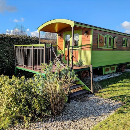 Exterior. A gypsy caravan holiday in idyllic surroundings