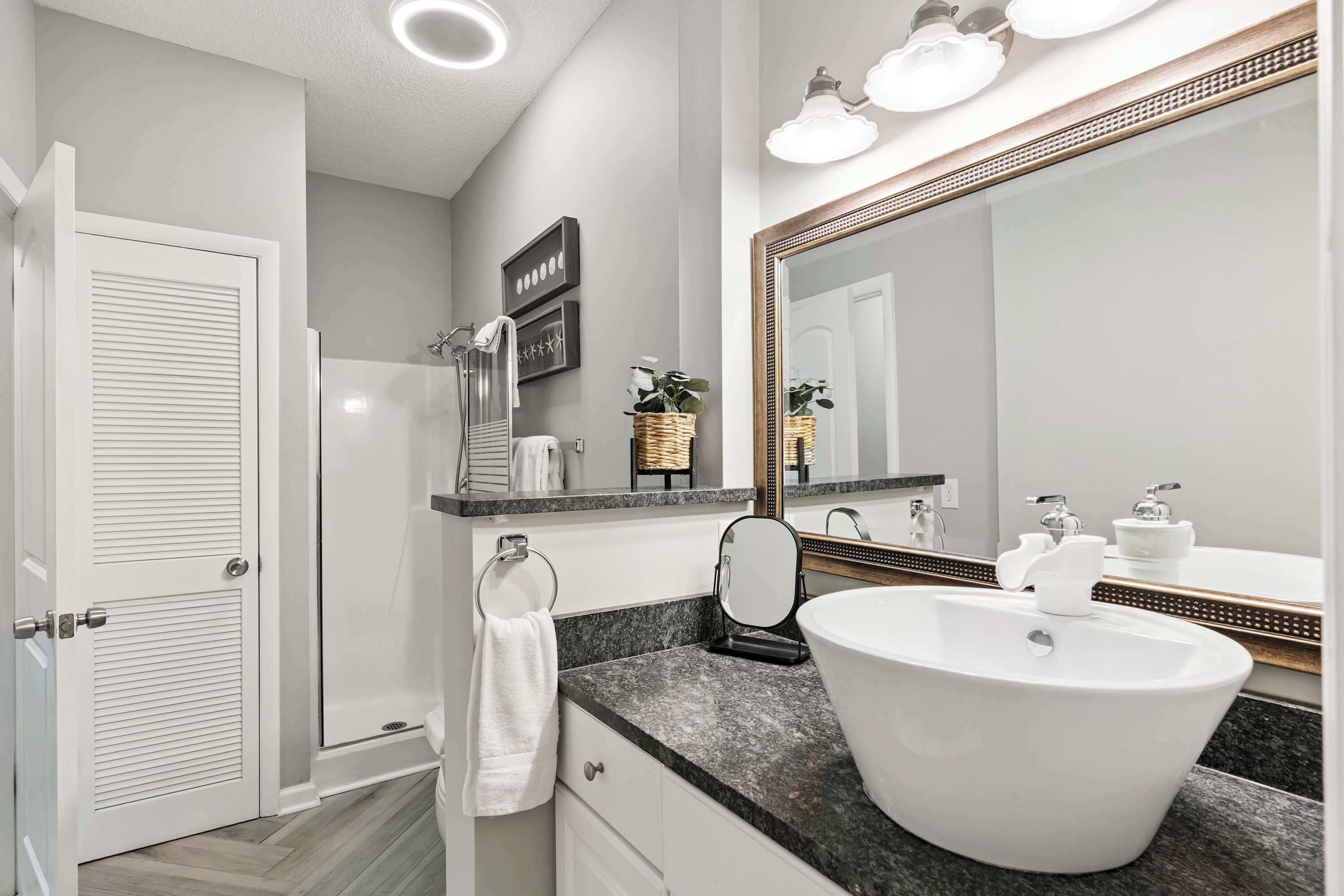 Shower, hair dryer, towels