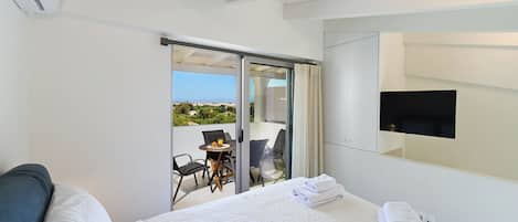 Dúplex superior, vista al mar | Cortinas blackout, insonorización y tabla de planchar con plancha