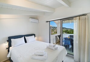 Blackout curtains, soundproofing, iron/ironing board, free WiFi - Azure II Suite (Lefkada)