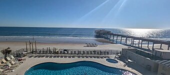 Remodeled 8th-floor gem offers stunning sunrise-to-sunset views...book today!
