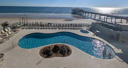 Remodeled 8th-floor gem offers stunning sunrise-to-sunset views...book today!