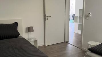 Bügeleisen/Bügelbrett, WLAN, Bettwäsche