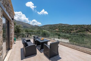 Outdoor dining - Liastera Luxury Apartments & Studios II (Phalasarna)