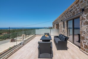 Outdoor dining - Liastera Luxury Apartments & Studios II (Phalasarna)