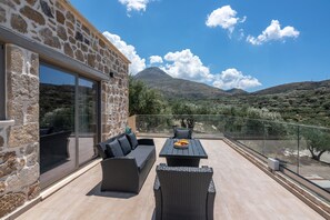 Outdoor dining - Liastera Luxury Apartments & Studios II (Phalasarna)