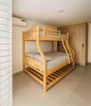 2 Schlafzimmer, BĂŒgeleisen/BĂŒgelbrett, WLAN, BettwĂ€sche
