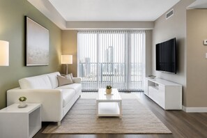 Basic Twin Room | Living area - Meadowgate Stays (Toronto)