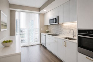 Basic Twin Room | Private kitchen - Meadowgate Stays (Toronto)