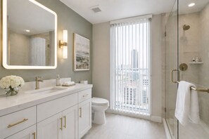 Basic Twin Room | Bathroom - Meadowgate Stays (Toronto)