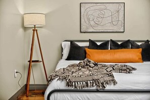 Iron/ironing board, WiFi - World Cup Stay | Sleeps 11 | Downtown + Parking (Dallas)