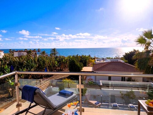Luxury Paphos Villa: 5BR, Private Pool & Hot Tub | Near Sea | Flexible Stay