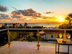 Property grounds - Luxury 5BR Villa in Paphos | Private Pool, Hot Tub & Sea Views | Family Retreat (Kissonerga)