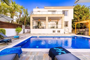 Pool - Family Beach Villa Near Paphos – Private Pool, Hot Tub, 5 Bedrooms for 11 (Kissonerga)