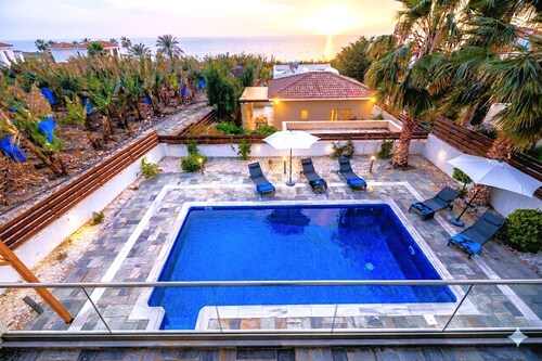 Luxury Paphos Villa: 5BR, Private Pool & Hot Tub | Near Sea | Flexible Stay