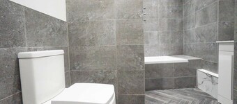 A - Delux 2-bedroom apartment in the center of Thatcham