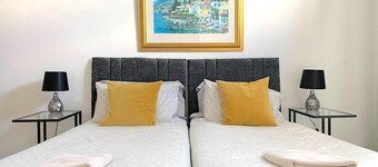 A - Premium 2 Bed Apartment | Central Thatcham | Stylish & Fully Equipped