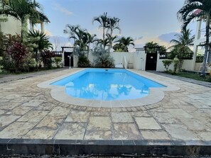 Pool - Secure & Peaceful Residence – Beach 600m & Nearby Amenities (Flic-en-Flac)