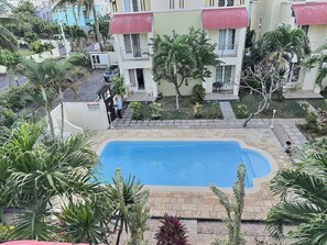 Pool - Secure & Peaceful Residence – Beach 600m & Nearby Amenities (Flic-en-Flac)