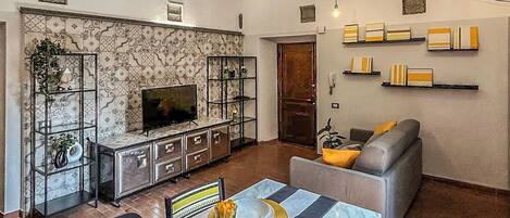 Apartment | Living area | 40-inch flat-screen TV with satellite channels