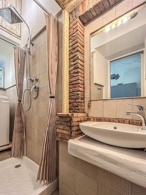 Apartment | Bathroom | Bidet - La dimora di GI - Nel centro storico di Viterbo (Viterbo)