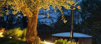 Country House 'Séjour Hédoniste - Bain Nordique' with Private Terrace, Wi-Fi and Air Conditioning