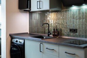 Private kitchen - Furnished Apartment in Jena - Stylish & Central (Damenviertel) (Jena)