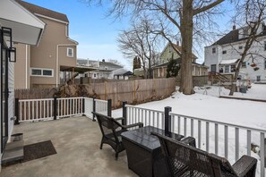 Terrace/patio - La Oasis: Entire Luxury SFH w 5 BR/3 BA near BOS (Everett)
