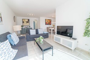 Living area - Spectacular villa with sea views in 1st line of sea with heated swimming pool (Playa Blanca)