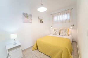 Room - Spectacular villa with sea views in 1st line of sea with heated swimming pool (Playa Blanca)