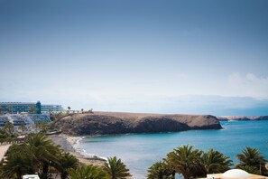 Beach - Spectacular villa with sea views in 1st line of sea with heated swimming pool (Playa Blanca)