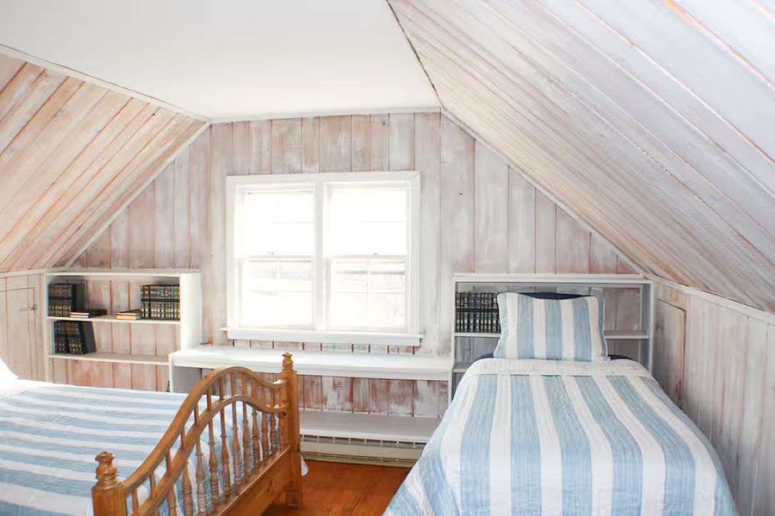 4 bedrooms, iron/ironing board, travel crib, free WiFi