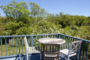 Outdoor dining - Pondside /Pet-Friendly /Block Island /AC /4BR (New Shoreham)