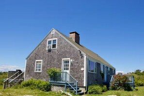 Exterior - Pondside /Pet-Friendly /Block Island /AC /4BR (New Shoreham)