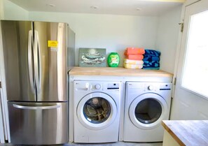 Interior - Pondside /Pet-Friendly /Block Island /AC /4BR (New Shoreham)