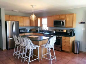 Fridge, microwave, oven, stovetop - Clean & Newly Renovated 4BR w/Hot tub & AC (New Shoreham)