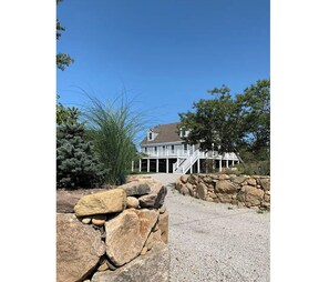 Exterior - Clean & Newly Renovated 4BR w/Hot tub & AC (New Shoreham)