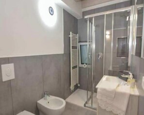 Bathroom - Promotion - two-room apartment with private terrace Wormwood (Cadignano)