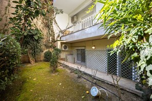 Exterior detail - Central Athens 2 bedroom Apartment in Kolonaki (Athina)