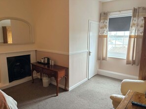 Interior - The Berkeley Arms Hotel (Berkeley)