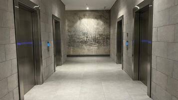 Apartment, Balkon, eingeschränkter Meerblick | Innenbereich