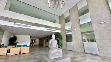 Apartment, Balcony, Partial Sea View | Lobby