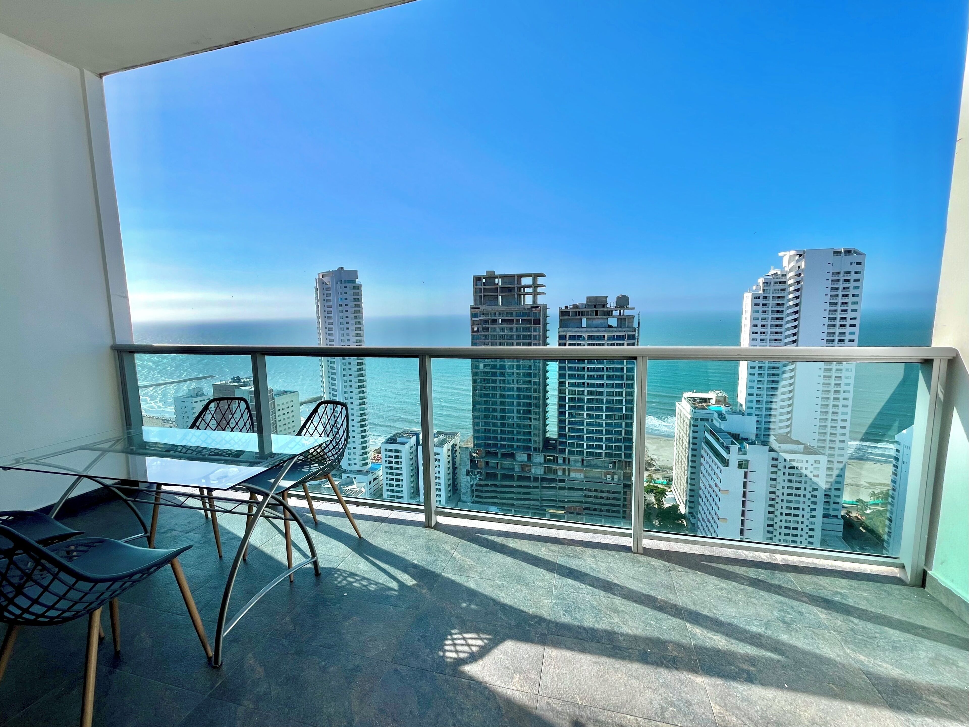 Apartment, Balkon, eingeschränkter Meerblick | Speisen im Freien